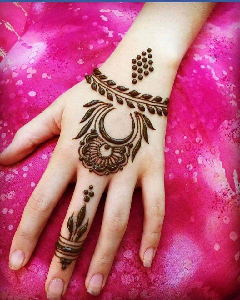 Arabic Mehndi Designs 2018 – Give your Hands a Surprising Arabic Hinna Mehndi Design