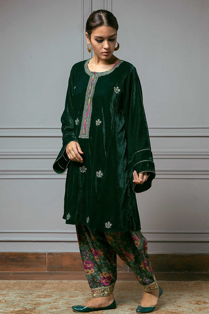 Latest Zara Shahjahan New Winter Velvet Collection Yr 19 Styles With Price