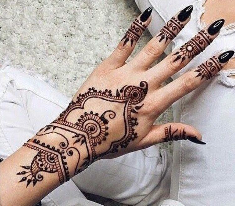 Trending Simple Style Mehndi Designs