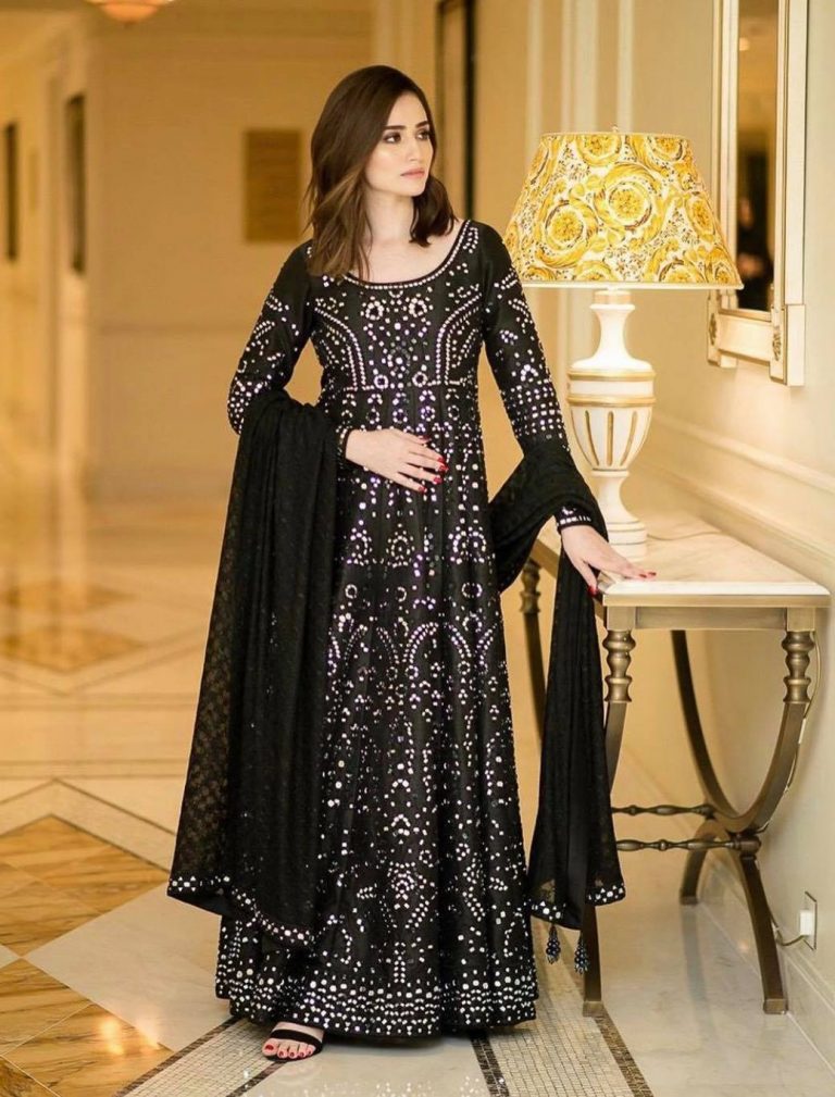 black-dress-ideas-for-pakistani-girls-2023-top-designs