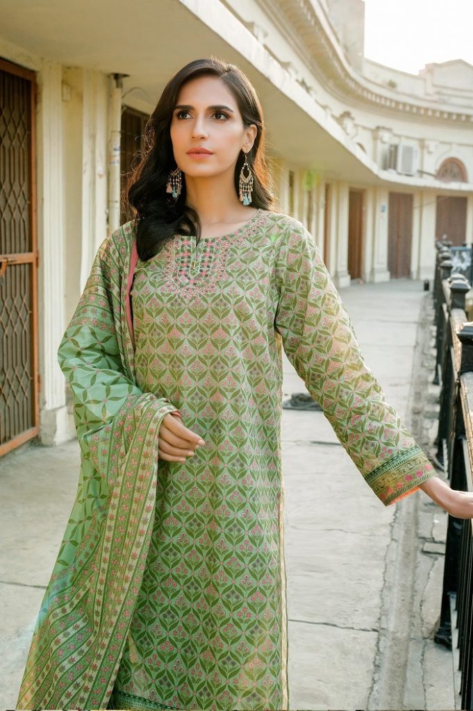 Zeenwomen unstitched lawn