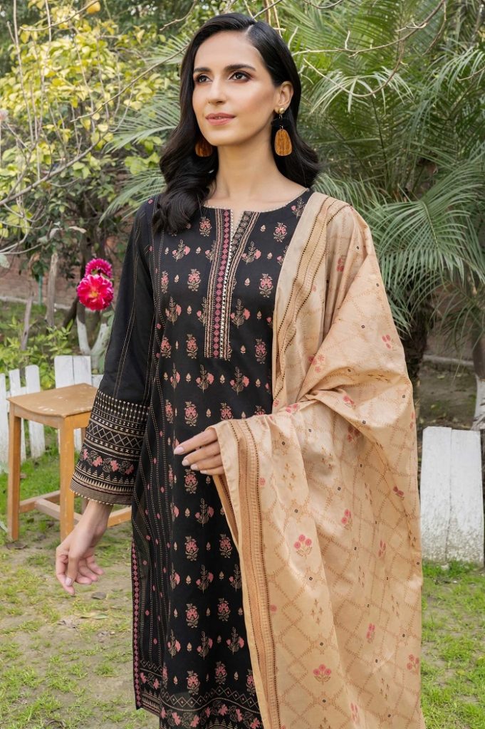 Zeenwomen unstitched lawn