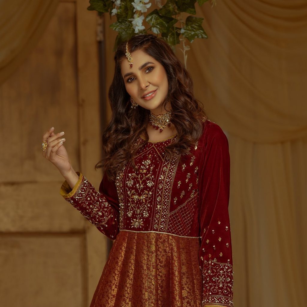 Zaaviya Winter Velvet Collection 2021 – Here in this post we are going to discuss the Pakistani traditional fashion brand name ‘ZAAVIAY’. This brand was founded by Fatima Hasan, who is loves Pakistani traditions and fashion styles. Furthermore, she has over 15 years of experience in the national and international fashion industries. Zaaviya brand working in Pakistan to provide the best women's luxury clothing at an affordable price.