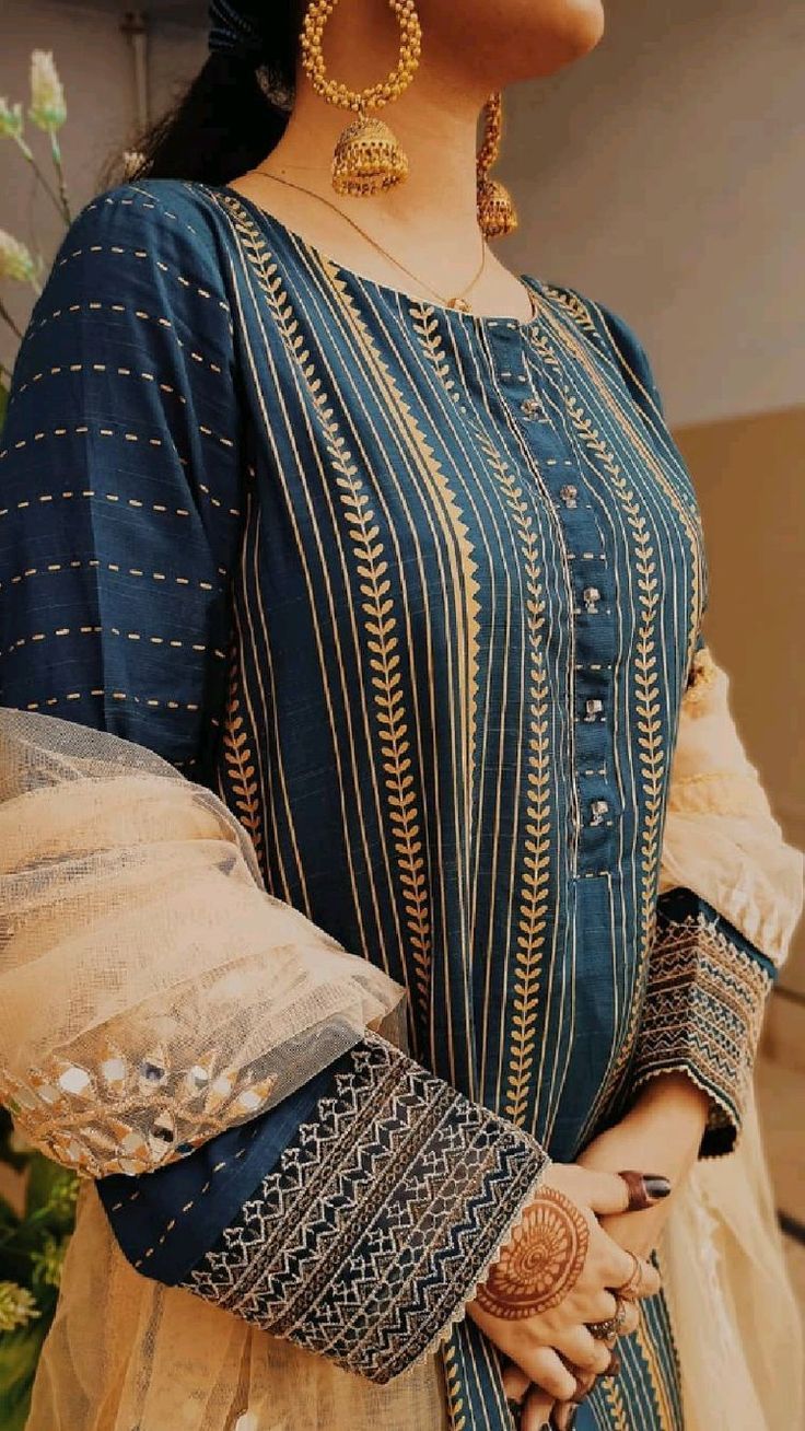 New Casual Dresses Designs 2022 For Pakistani Women