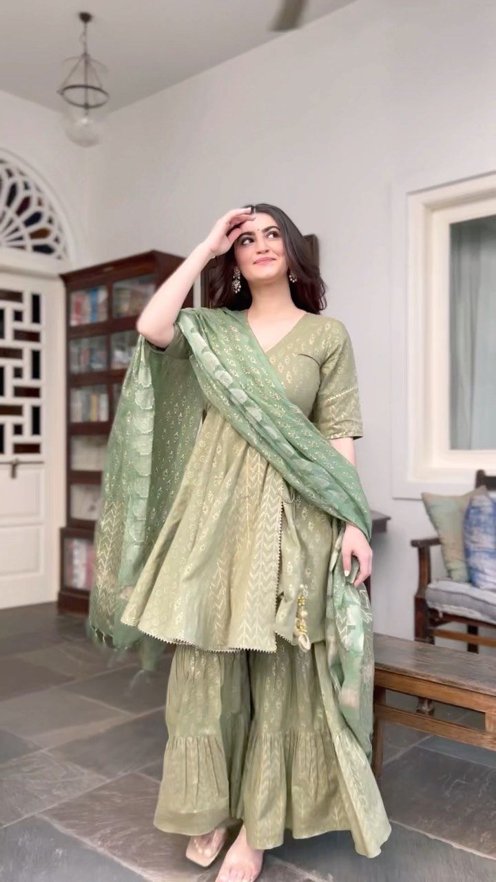 Floral Dresses for Women Online in Pakistan – La Mosaïk