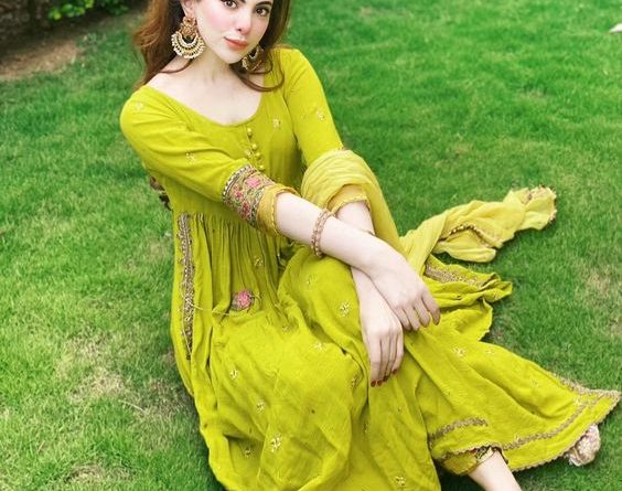 New Casual Dresses Designs 2022 For Pakistani Women