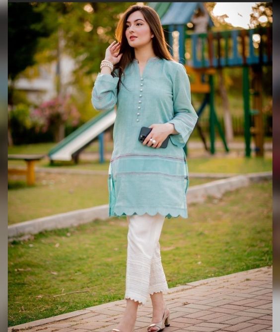 New Casual Dresses Designs 2022 For Pakistani Women