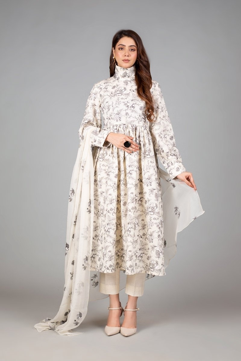 bareeze formal dresses Our End of Season Sale continues! Do not miss out on your favorite designs. Rush to your nearest store or shop online at www.bareeze.com SKU: MC1140-L-Green #Sale #EndOfSeasonSale #Bareezeofficlal #bareezecolletion