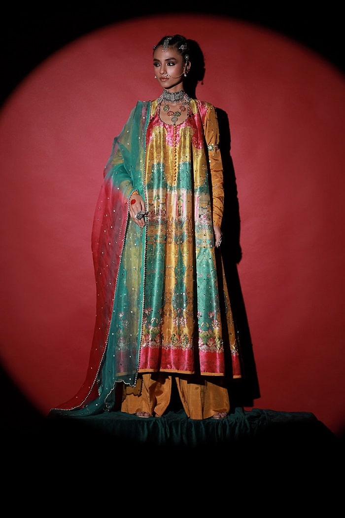 Wardha Saleem | Velvets Winter Fall 24 |  Guldaan